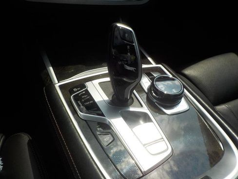 Used 2019 BMW 740i xDrive w/ Executive Package image 18