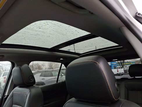 Used 2023 Chevrolet Equinox Premier image 13