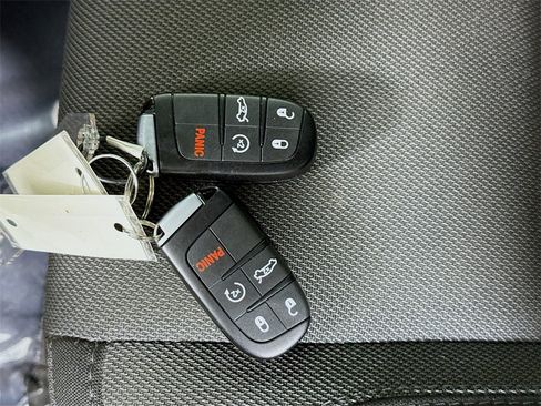 Used 2017 Dodge Charger R/T image 31