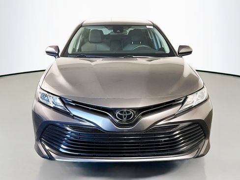 Used 2020 Toyota Camry LE image 2