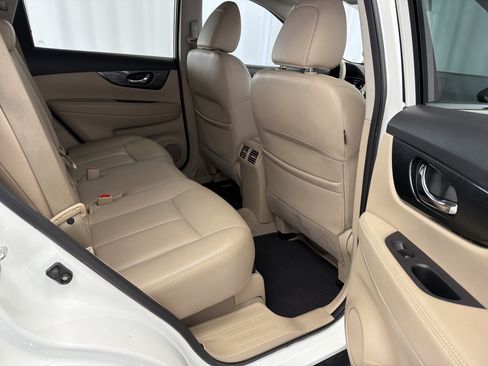 Used 2015 Nissan Rogue SL FWD image 11