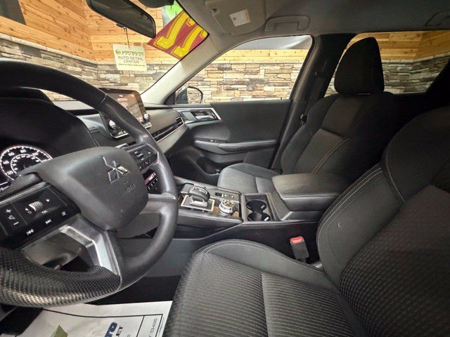 Used 2022 Mitsubishi Outlander ES AWD/4WD image 13