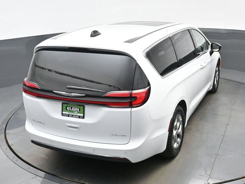 Used 2024 Chrysler Pacifica Limited image 38