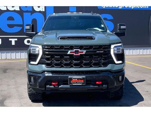 Used 2025 Chevrolet Silverado 2500 ZR2 AWD/4WD image 3