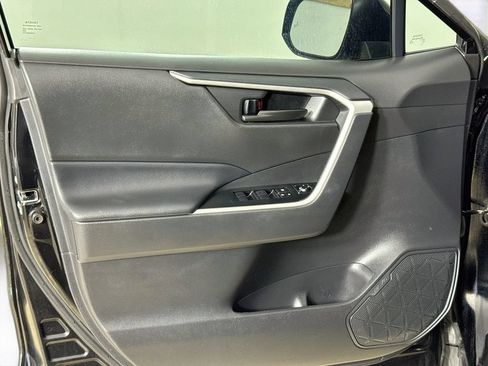 Certified 2021 Toyota RAV4 LE AWD/4WD image 16