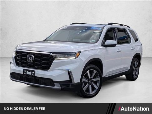 Certified 2025 Honda Pilot Touring image 1