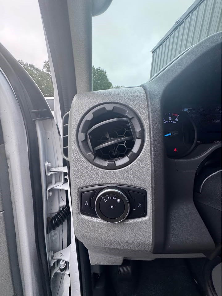 Used 2022 Ford E-350 and Econoline 350 Super Duty w/ Power Windows & Locks Group RWD image 36