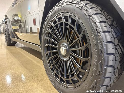 Used 2024 Tesla Cybertruck AWD Crew Cab image 3