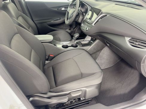 Used 2025 Chevrolet Malibu LT image 29