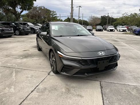 Used 2024 Hyundai Elantra Limited FWD image 17