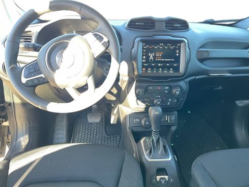 Used 2023 Jeep Renegade Latitude image 10