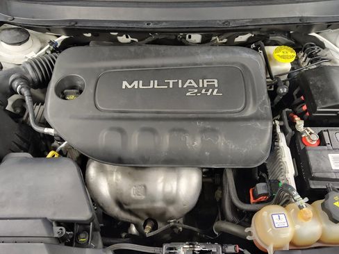 Used 2019 Jeep Cherokee Limited FWD image 30