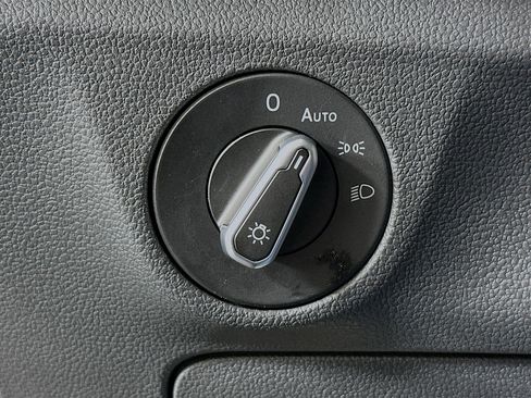 Used 2025 Volkswagen Jetta SE image 15