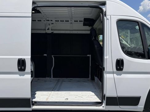 Used 2025 RAM ProMaster 2500 w/ Convenience Group FWD image 13