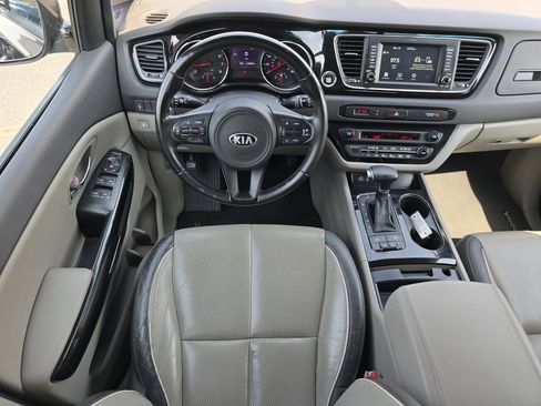 Used 2017 Kia Sedona EX image 29
