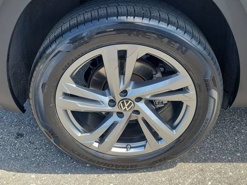 Used 2024 Volkswagen Atlas Cross Sport SEL R-Line AWD/4WD image 5