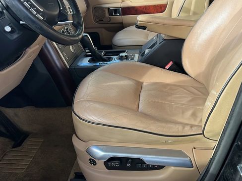 Used 2010 Land Rover Range Rover HSE image 40