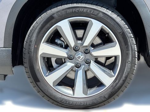 Used 2025 Honda Pilot Touring image 11