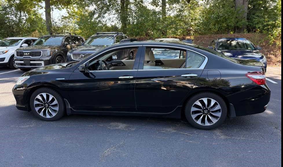 Used 2017 Honda Accord Touring image 8