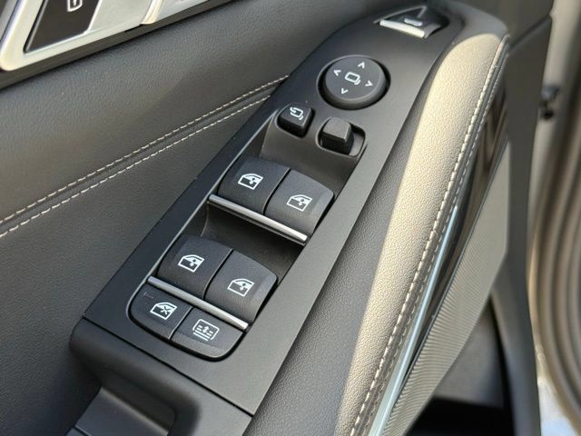 Used 2026 BMW X7 xDrive40i w/ M Sport Package AWD/4WD image 19