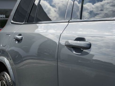 Used 2022 Volvo XC90 T8 R-Design w/ Advanced Package image 16