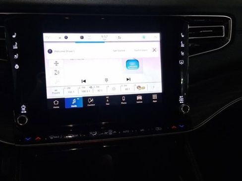 Used 2024 Jeep Wagoneer L Series II w/ Flexible Seating Group image 14