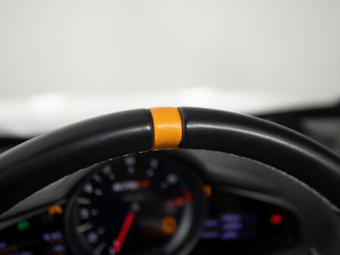 Used 2016 McLaren 675LT Spider image 20