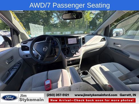 Used 2019 Toyota Sienna LE AWD/4WD image 11