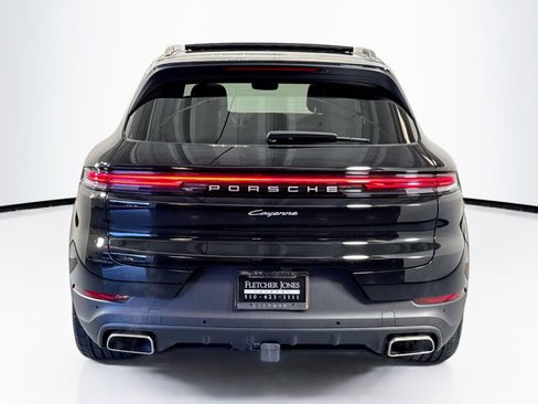 Used 2025 Porsche Cayenne image 10