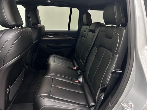 New 2025 Jeep Grand Cherokee Limited AWD/4WD image 14