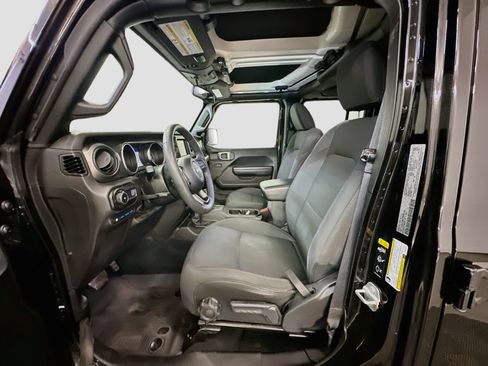 Used 2023 Jeep Wrangler Unlimited w/ Cold Weather Group AWD/4WD image 13