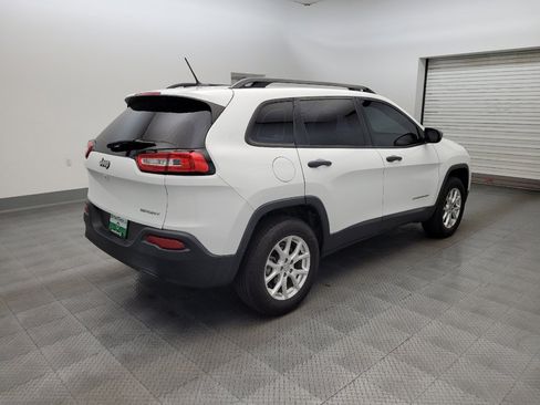 Used 2016 Jeep Cherokee Sport FWD image 9