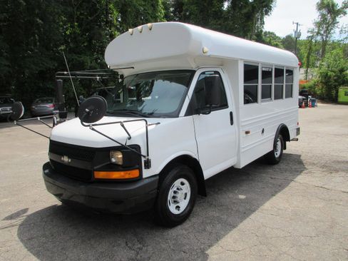 Used 2006 Chevrolet Express 3500 w/ School Bus Package RWD image 1