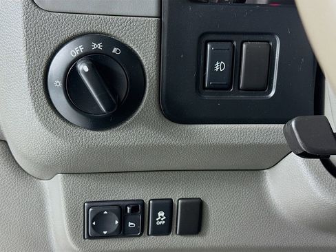 Used 2016 Nissan NV 3500 SL image 8