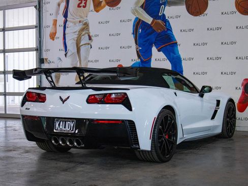Used 2019 Chevrolet Corvette Grand Sport w/ Carbon Flash Badge Package RWD image 20