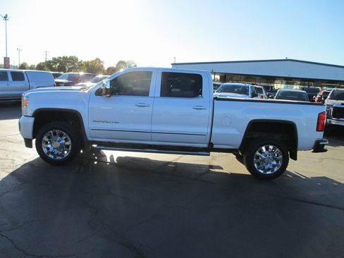 Used 2019 GMC Sierra 2500 Denali w/ Duramax Plus Package image 10