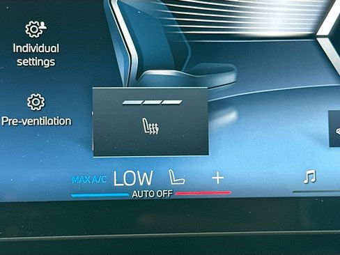 Used 2025 BMW 230i Coupe w/ Convenience Package RWD image 20