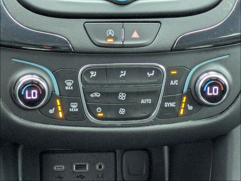 Used 2024 Chevrolet Equinox RS FWD image 19