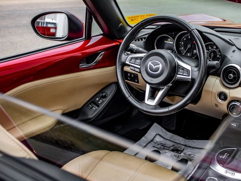 Used 2017 MAZDA MX-5 Miata RF Grand Touring image 35