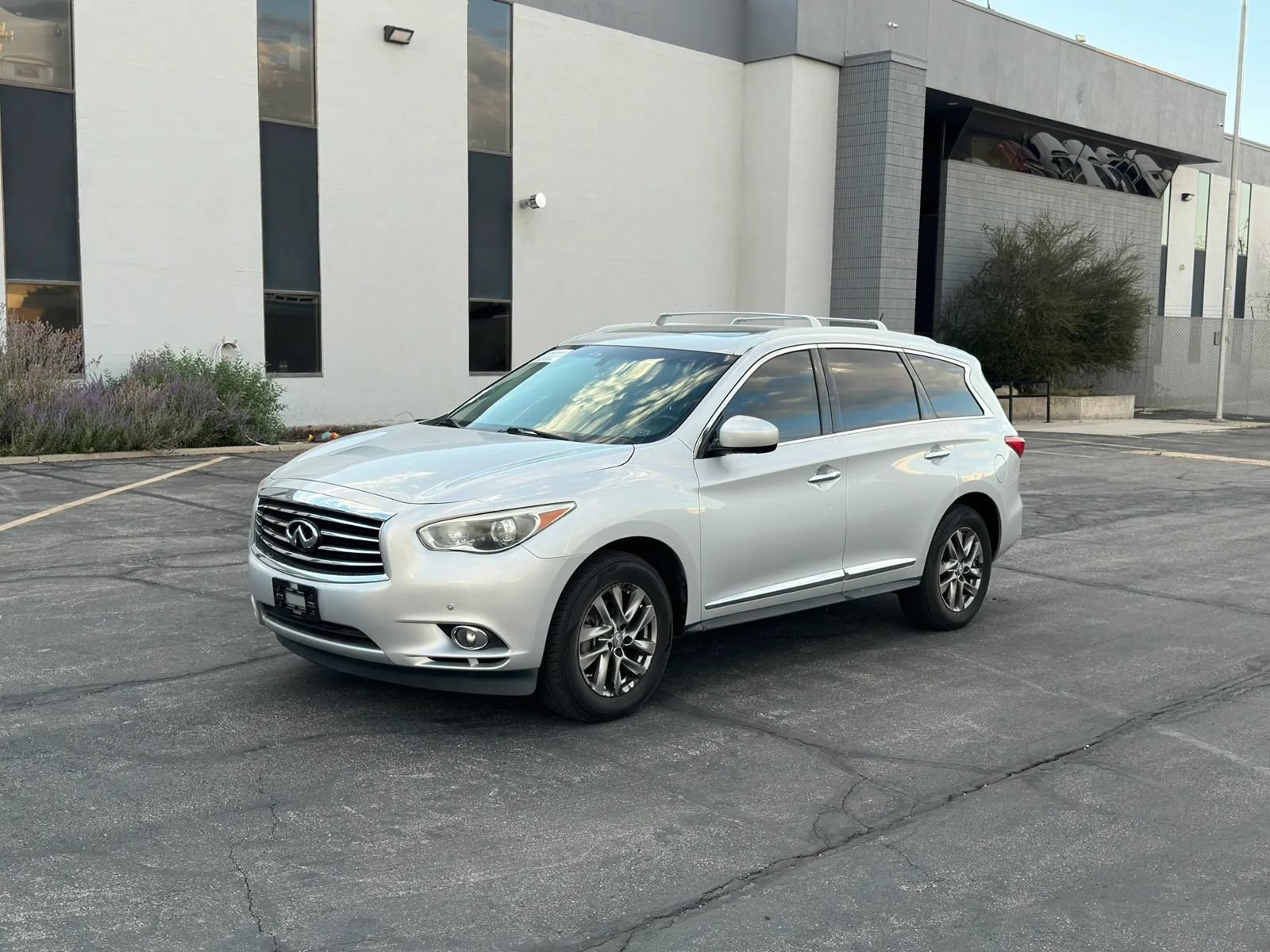 Used 2013 INFINITI JX35 AWD w/ Premium Pkg image 1