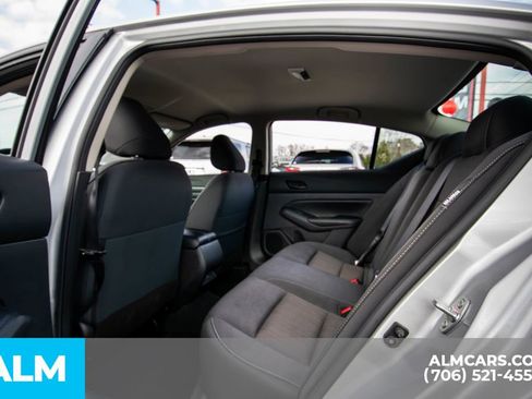 Used 2024 Nissan Altima 2.5 SV image 10