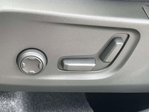 New 2026 Volvo XC40 B4 Core w/ Climate Package image 7