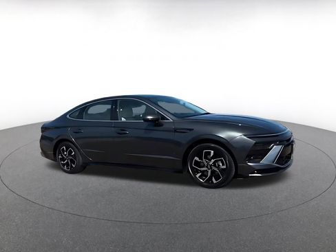 Used 2025 Hyundai Sonata SEL FWD image 2