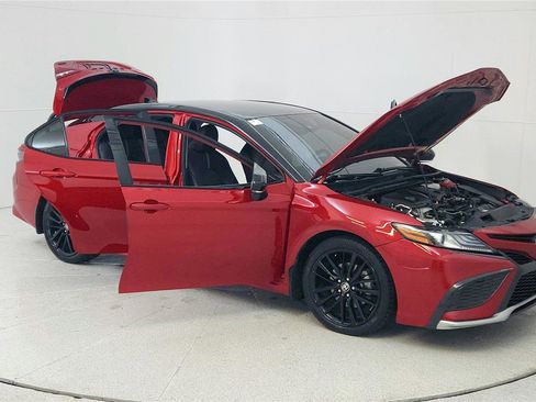 Used 2021 Toyota Camry XSE w/ Cold Weather Package FWD image 9