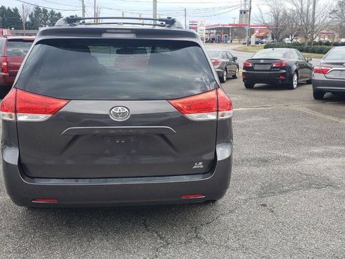 Used 2013 Toyota Sienna LE image 4