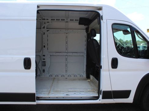 Used 2024 RAM ProMaster 2500 w/ Convenience Group FWD image 10
