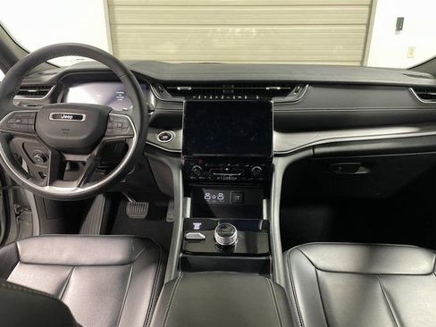 Used 2024 Jeep Grand Cherokee Limited w/ Black Appearance Package AWD/4WD image 13