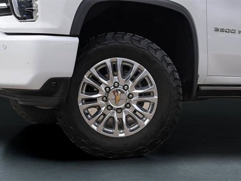 Used 2022 Chevrolet Silverado 3500 High Country w/ Z71 Off-Road Package image 4