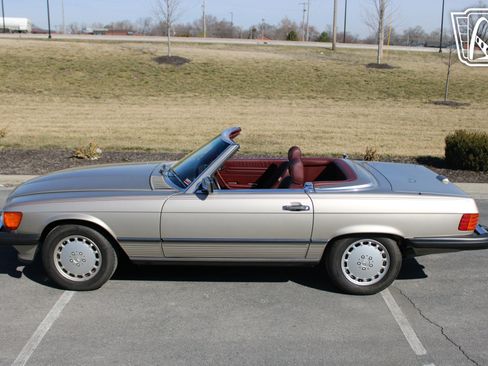 Used 1989 Mercedes-Benz 560 SL image 18