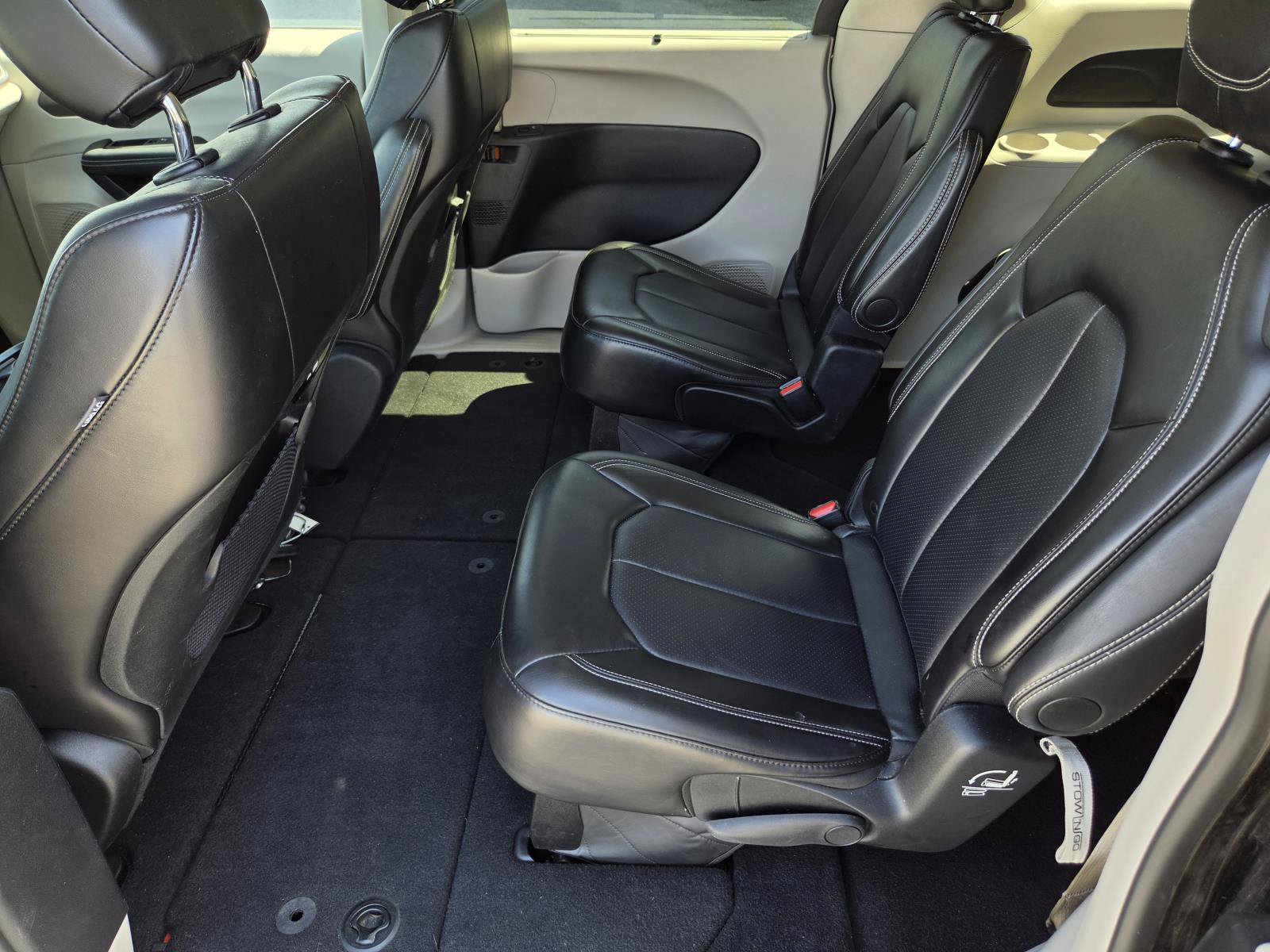 Used 2024 Chrysler Pacifica Touring-L FWD image 30